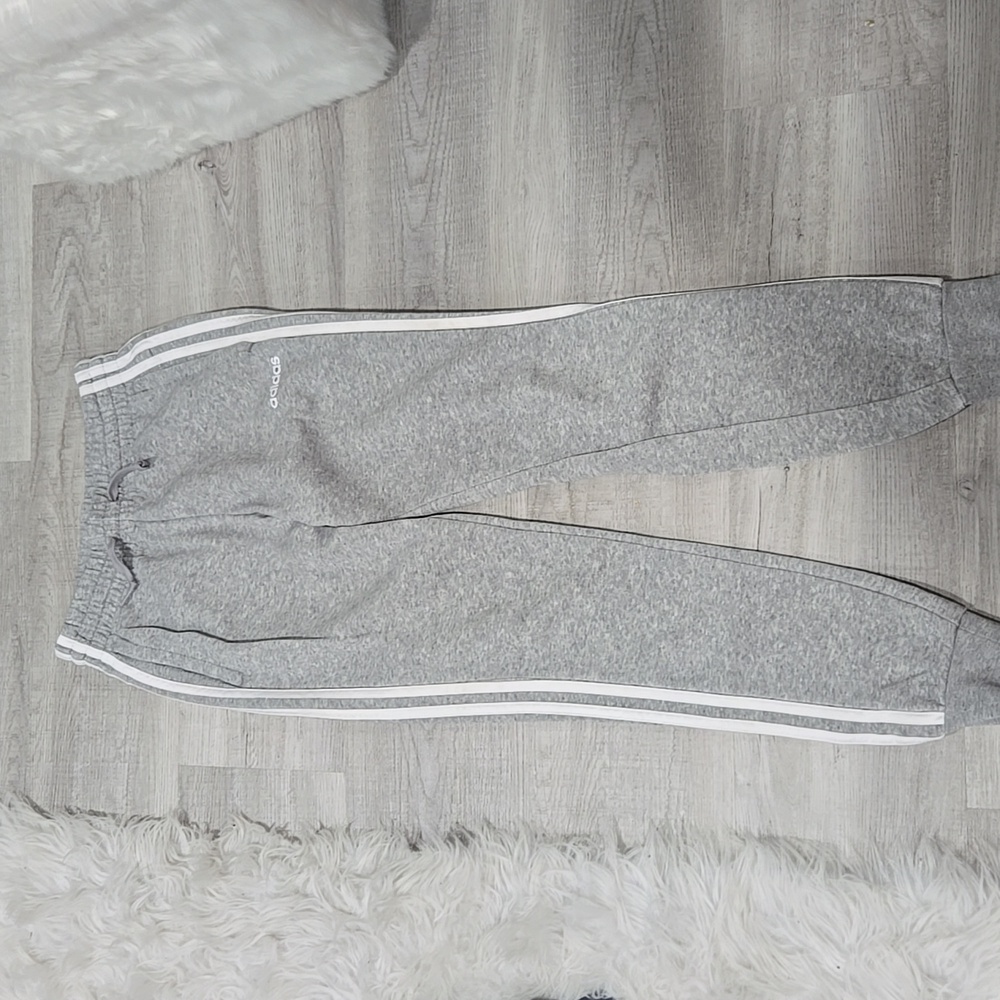 Adidas jogger - Picture 1 of 6
